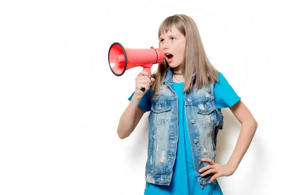 Porträt eines jungen Teenagers mit Megafon — Stockfoto