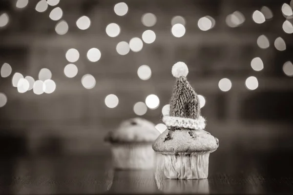 Real Homemade Classic Cupcakes Santa Claus Hat Fairy Lights Gift — Stock Photo, Image