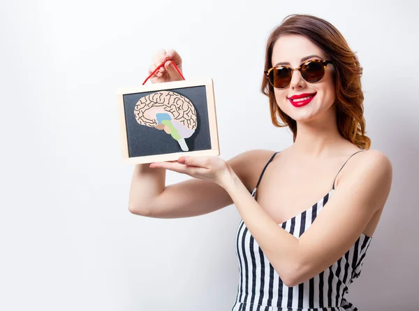 Retrato Una Hermosa Joven Con Cerebro Dibujado Bordo — Foto de Stock