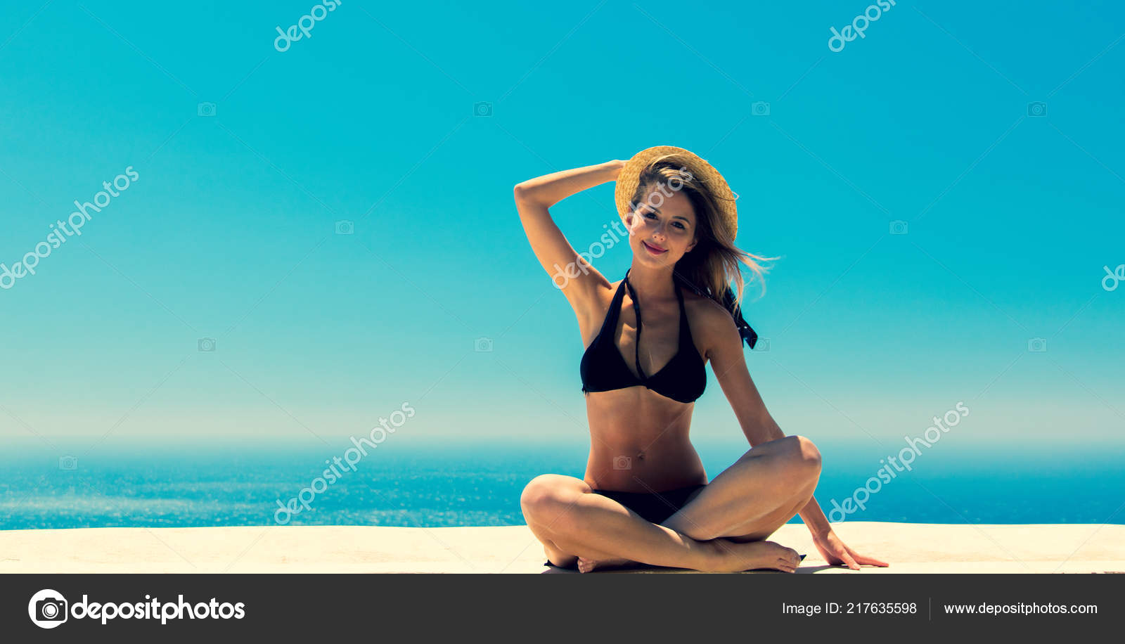 Wet naked women s stomachs Wet naked women s stomachs