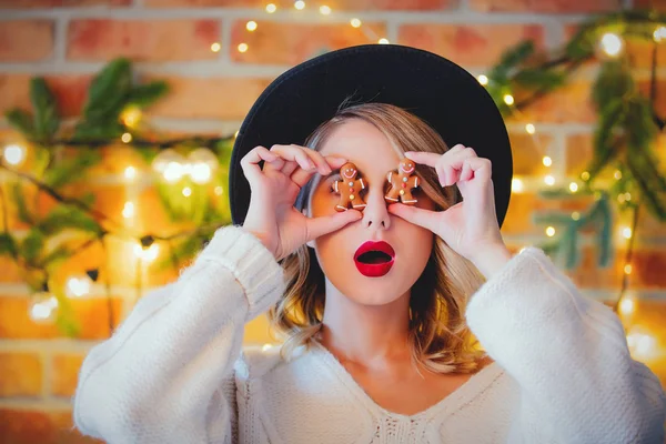 Portrait Young Cozy Woman White Sweater Cookie Christmas Lights Pine — Stock Photo, Image