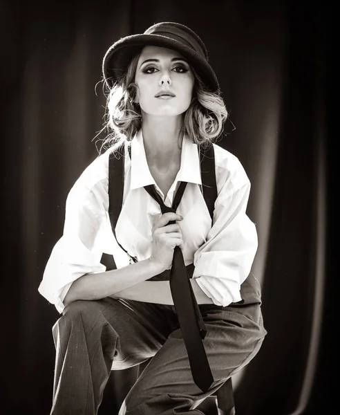 Mode Rousse Fille Avec Cravate Studio Image Noir Blanc — Photo