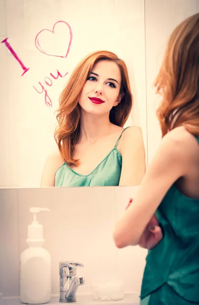 Redhead Girl Mirror Heart Bathroom — Stock Photo, Image