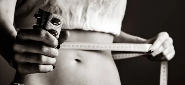 Vackra Och Starka Womens Abs Med Meter Och Piller Bild — Stockfoto