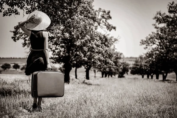 Yalnız Kız Çanta Kırsal Görüntü Siyah Beyaz Tarzı — Stok fotoğraf