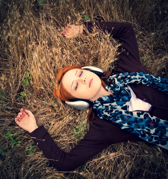 Young Smiling Fashion Headphones Lying Meadow — Stock Photo, Image