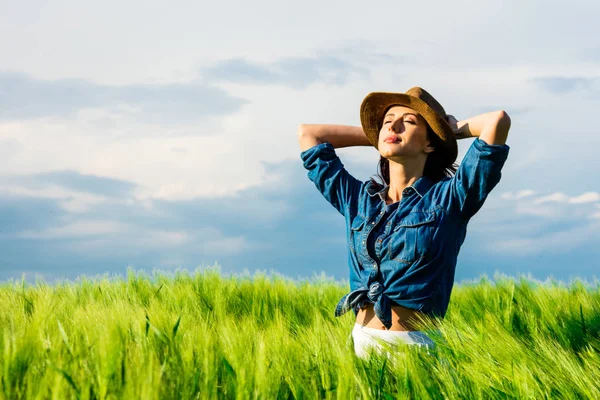 Porträt einer jungen Frau — Stockfoto