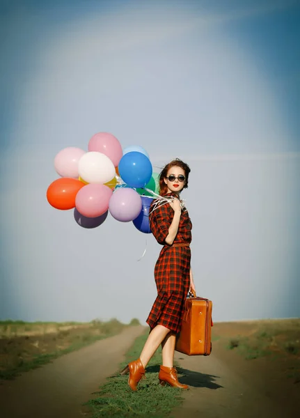 Chica con globos multicolores y bolsa —  Fotos de Stock