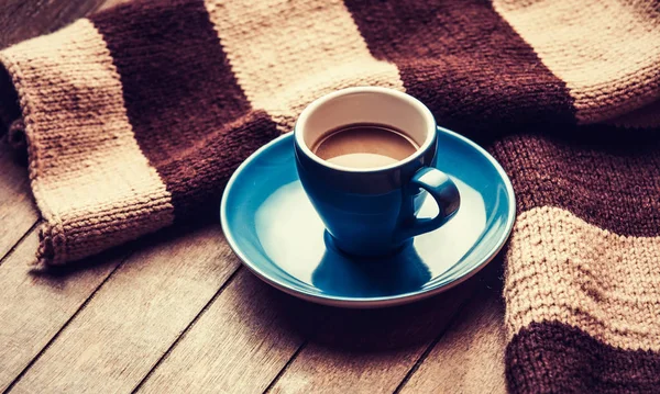 Blue cup of the coffee and vintage scarf. — Stock Photo, Image