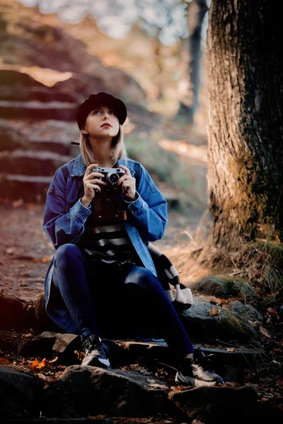 Young Beautiful Blonde Girl Vintage Camera Have Rest Park Autumn — Stock Photo, Image