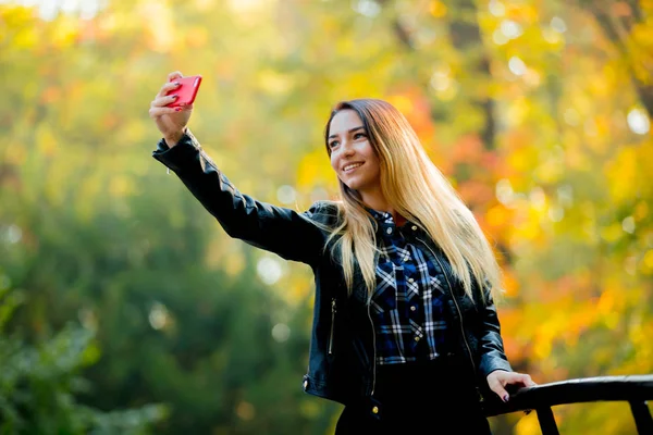 Young White Girl Using Mobile Phone Camera Selfie Park Yellow — Stock Photo, Image