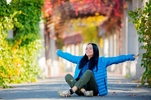 Cute Woman Blue Jacket Sitting Ground Alley Fall Time — Stock Photo, Image