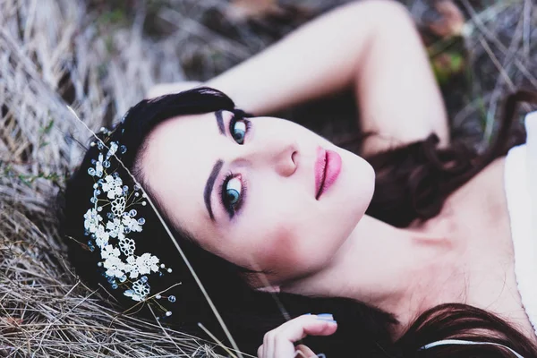 Woman with wreath — Stock Photo, Image