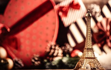 Eyfel Kulesi şeklinde oyuncak