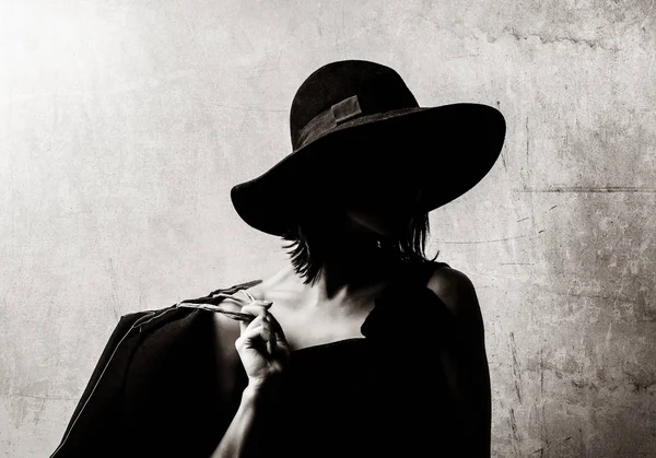 Young woman with shopping bags — Stock Photo, Image