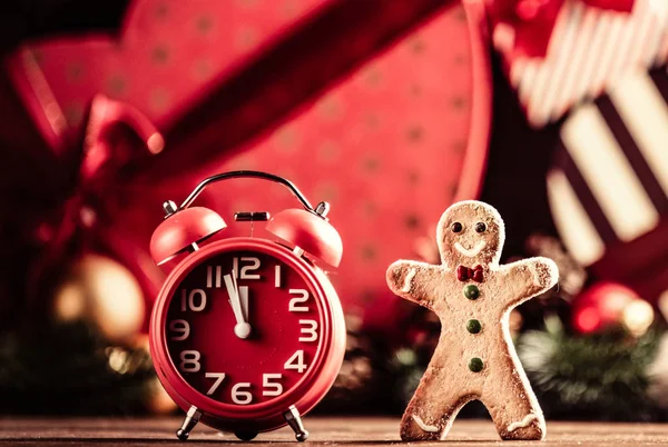 Gingerbread man and alarm clock — Stock Photo, Image