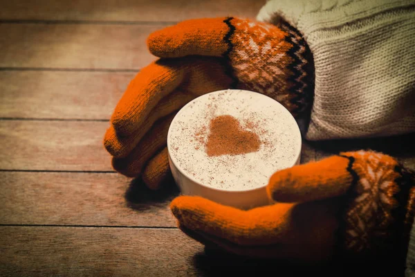 Hands in mittens holding hot cup of coffee — Stock Photo, Image