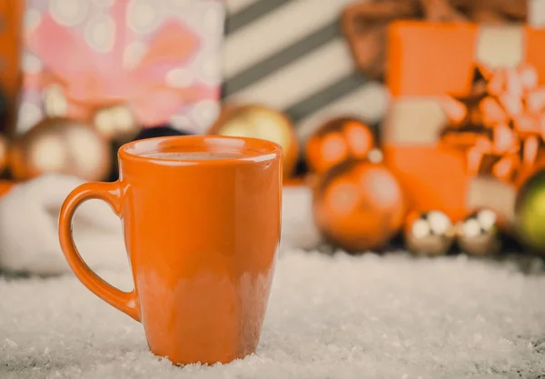 Orange cup of coffee and Christmas gifts — Stock Photo, Image