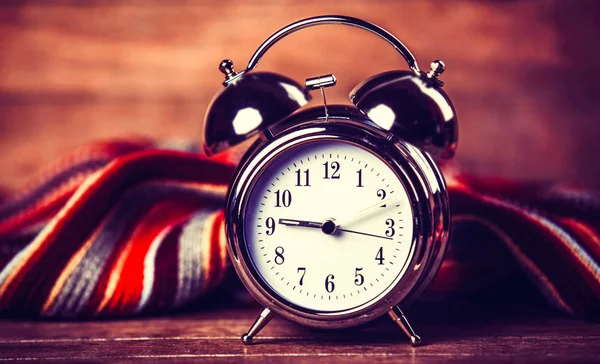 Alarm clock and scarf. — Stock Photo, Image