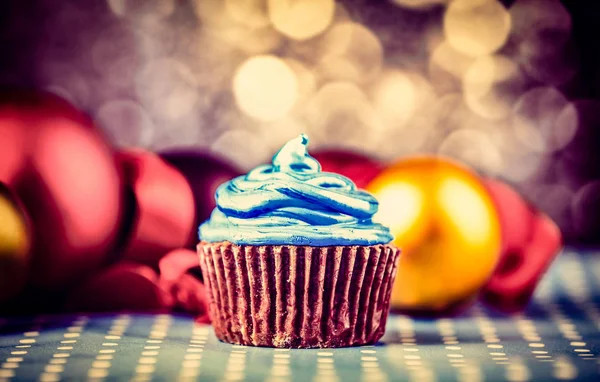 Blue cream cupcake and gifts — Stock Photo, Image