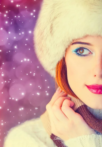 Meisje met make-up op Kerstmis achtergrond — Stockfoto