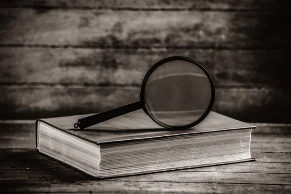 Magnifying glass and book — Stock Photo, Image