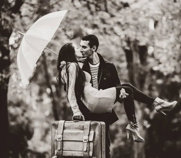 Young couple in love with umbrella kissing — Stock Photo, Image