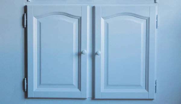 Vista a las puertas azules del armario . —  Fotos de Stock