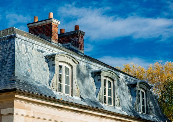 Manzaraya Fransız vintage çatı penceresi ile — Stok fotoğraf