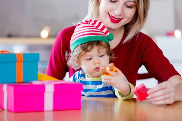 Mother with son wrapping a Christmas gift boxes — Stock Photo, Image