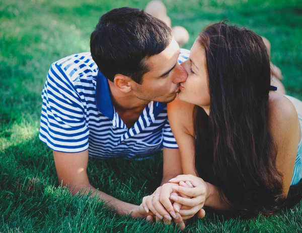 Young teen couple kissing at outdoor — Stock Photo, Image