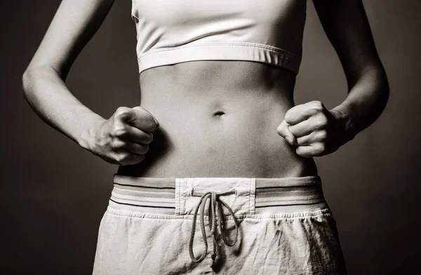 Schöne und starke Frauen Bauch. Studioaufnahme. — Stockfoto