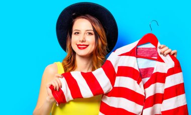 çizgili ceket kadınla