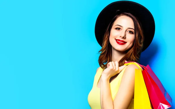 Mujer con bolsas de compras — Foto de Stock