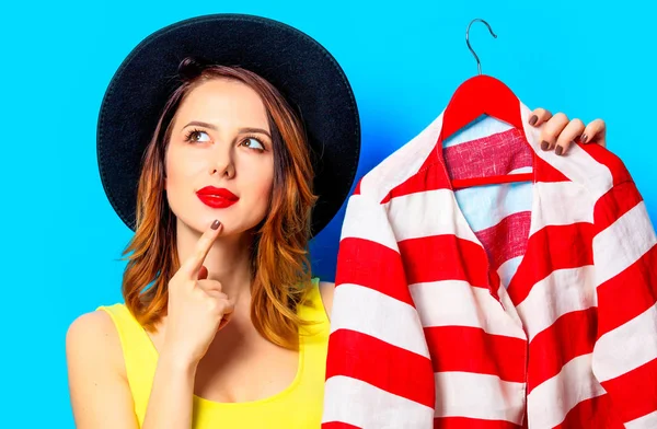 Mujer con chaqueta a rayas —  Fotos de Stock