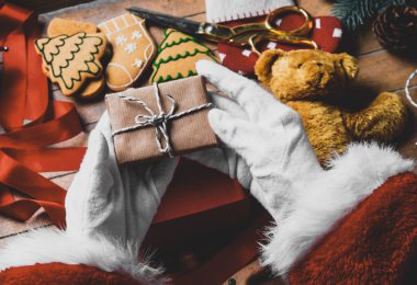 Noel Baba var bir Noel hediyesi kutu ambalaj