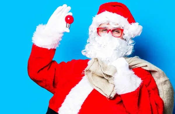 Funny Santa Claus have a fun with light bulb — Stock Photo, Image