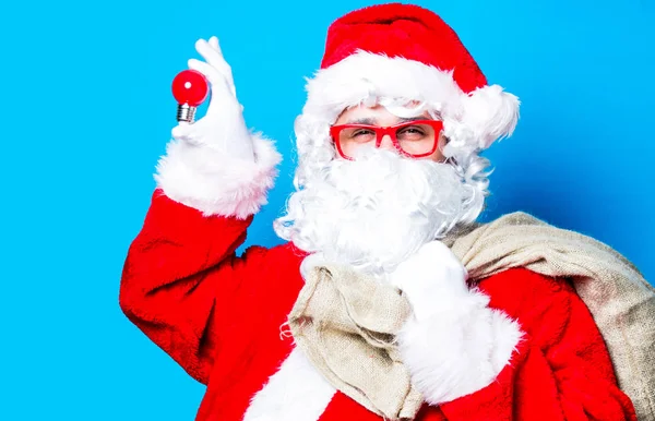 Funny Santa Claus have a fun with light bulb — Stock Photo, Image