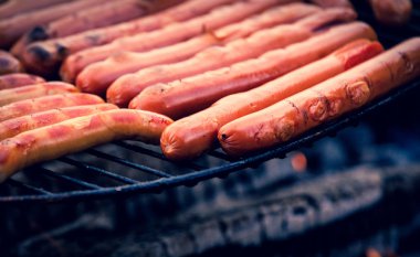 Izgara domuz sosisi..