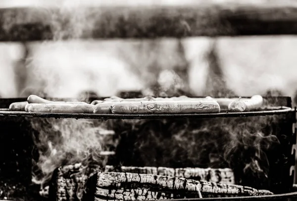 Kiełbasy wieprzowe z grilla. — Zdjęcie stockowe