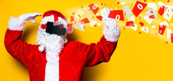 Lustige Santa Claus Haben Eine Freude Mit Brille Auf Gelbem — Stockfoto