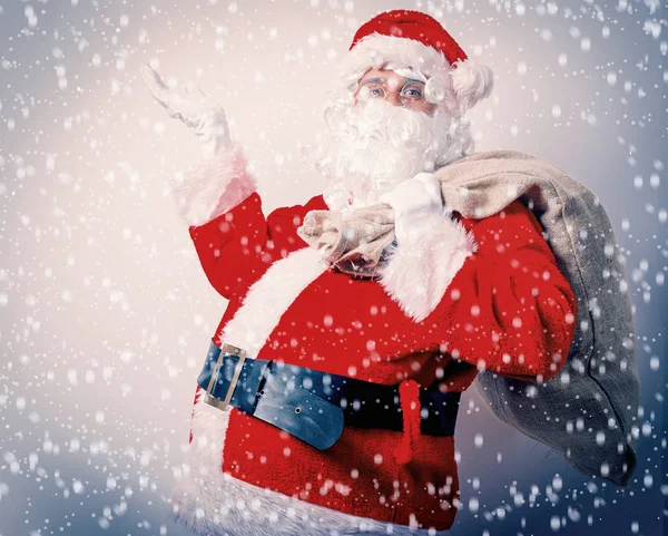 Papai Noel engraçado com saco — Fotografia de Stock