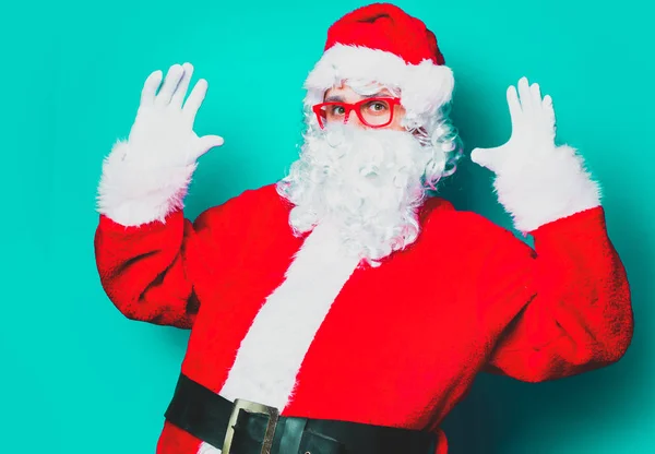 Funny Santa Claus divertirse con gafas rojas — Foto de Stock