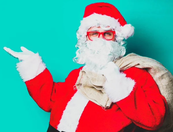 Legrační Santa Claus bavte se s červenými brýlemi — Stock fotografie