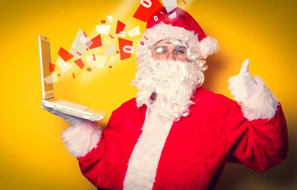 Zábavné Santa Claus bavit se s notebookem — Stock fotografie