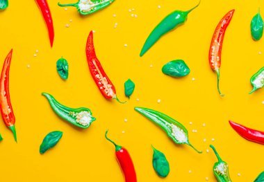 Biber ve fesleğen görünümünün üst