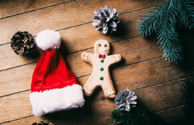 ginbgerbread adam kurabiye ve Santa Claus şapka