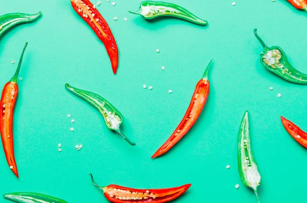 Boven uitzicht op gesneden Chili peper — Stockfoto