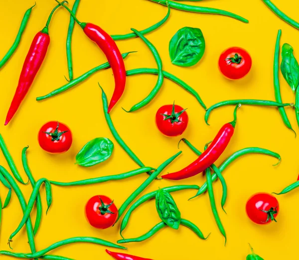 Chilli papriky a rajčata s fazolkami — Stock fotografie