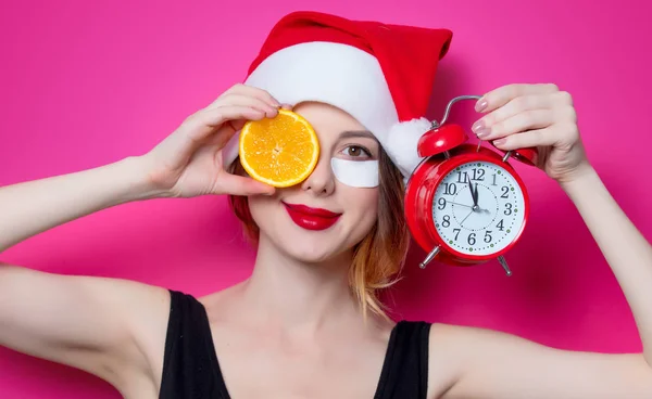 Donna Che Utilizza Benda Gli Occhi Cappello Babbo Natale Con — Foto Stock